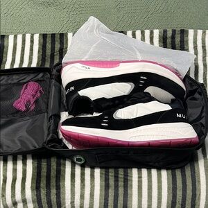 Black and White Sneakers with purple soles from Municipal🟣